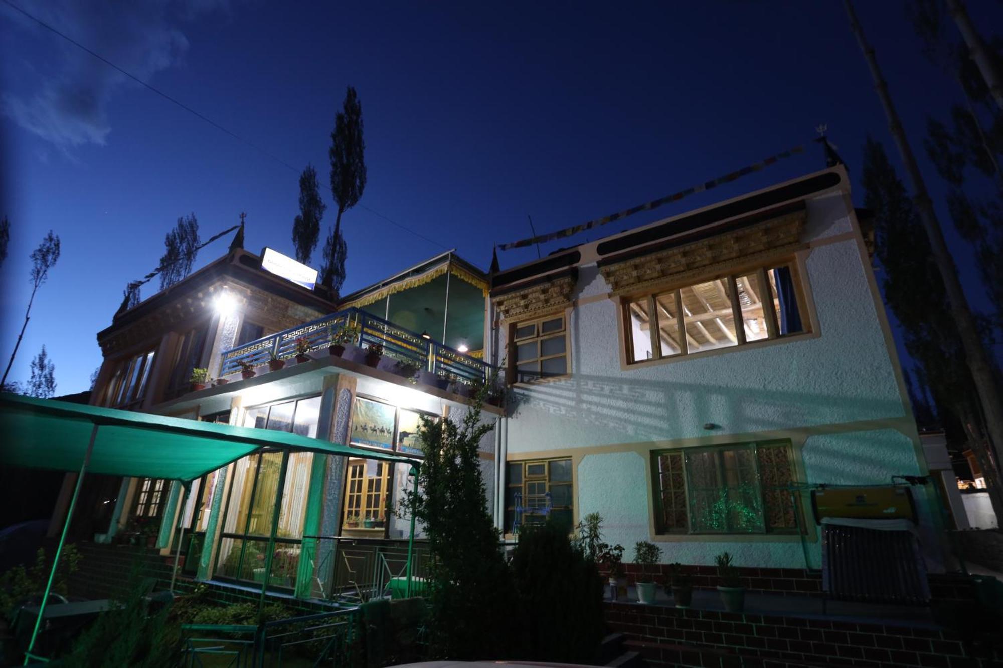 Odbar Guest House Best Guest House At Leh Ladakh Exteriör bild