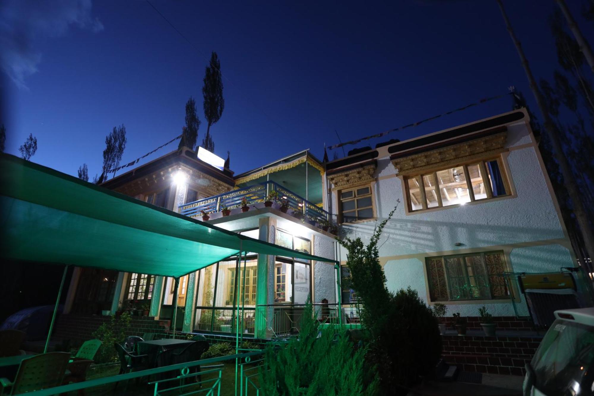 Odbar Guest House Best Guest House At Leh Ladakh Exteriör bild