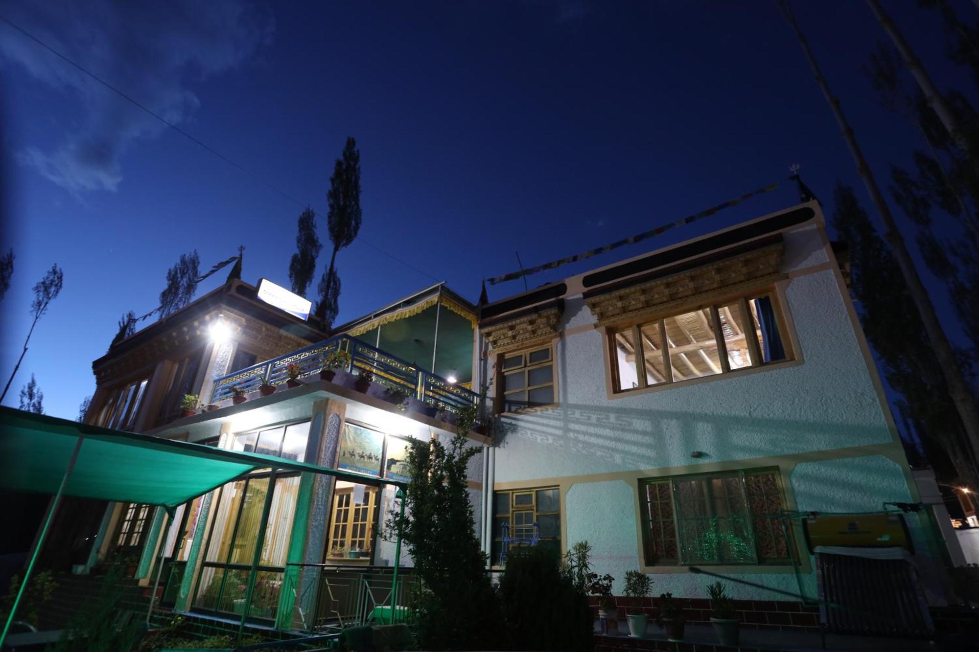 Odbar Guest House Best Guest House At Leh Ladakh Exteriör bild
