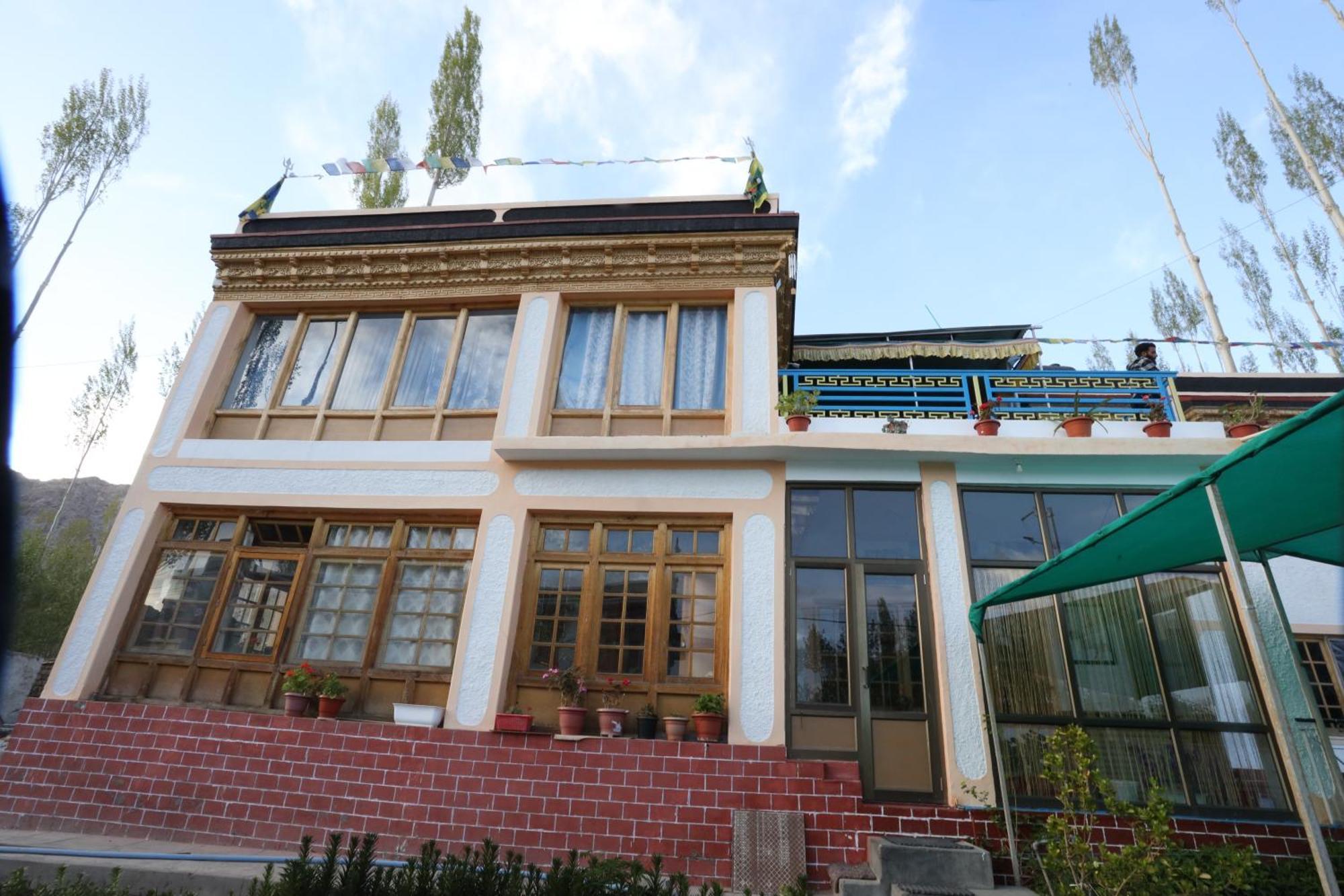 Odbar Guest House Best Guest House At Leh Ladakh Exteriör bild